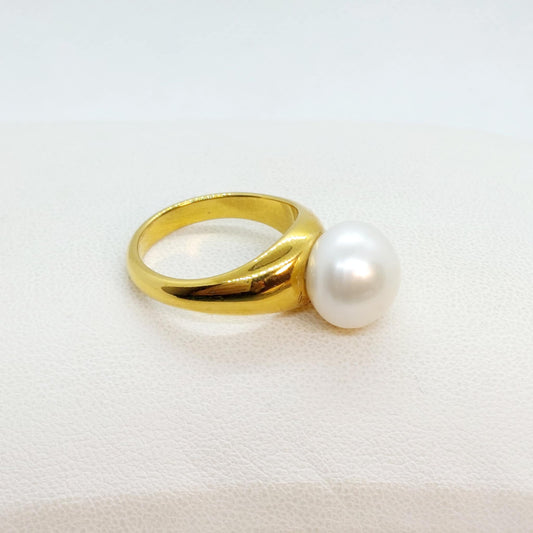 Natural Pearl Ring in Gold Plated Stainless Steel
