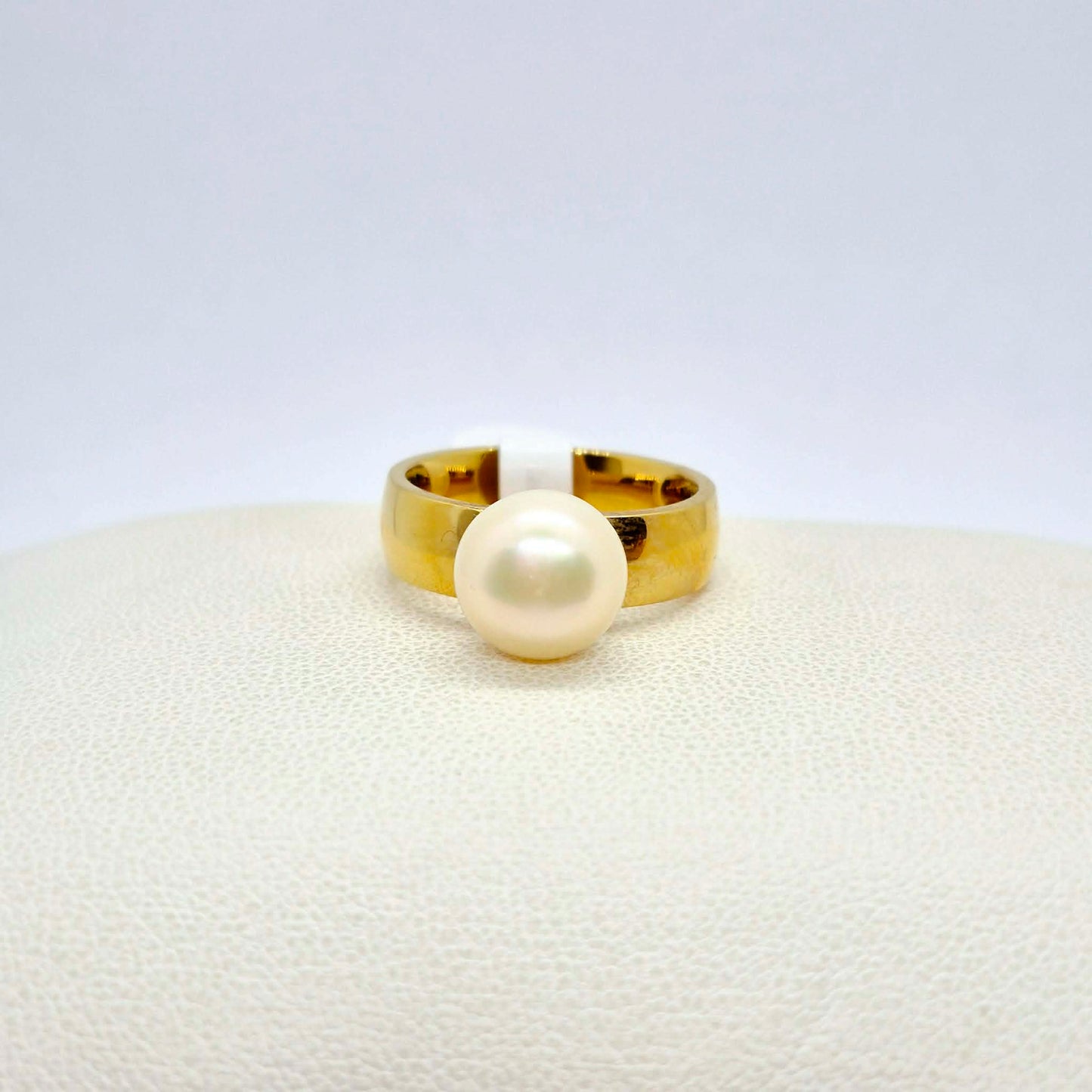Natural Pearl Ring in Gold Plated Stainless Steel