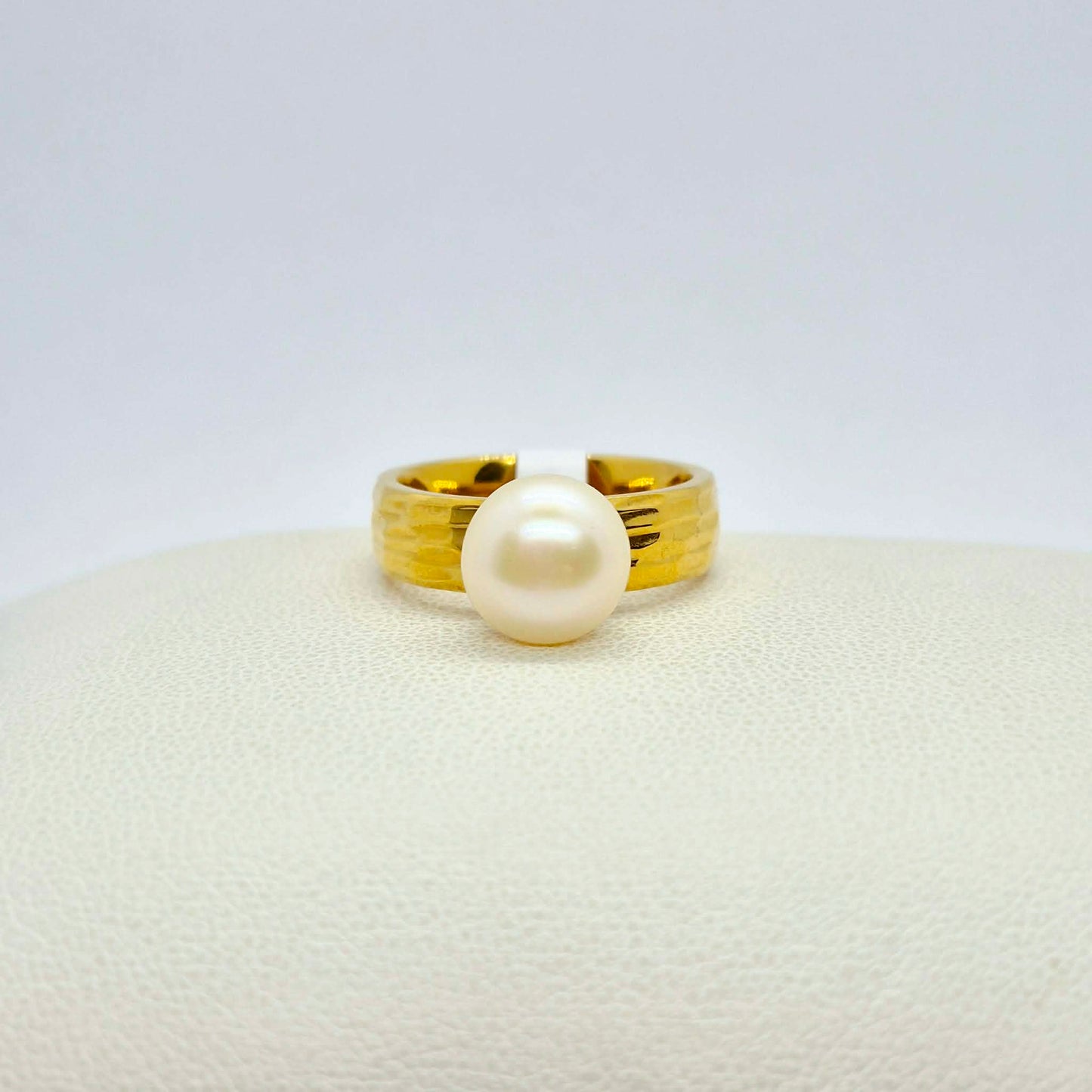 Natural Pearl Ring in Gold Plated Stainless Steel