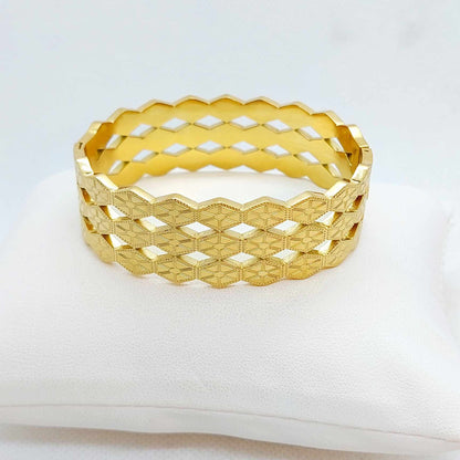 Bangle Bracelet in Gold Plated Stainless Steel