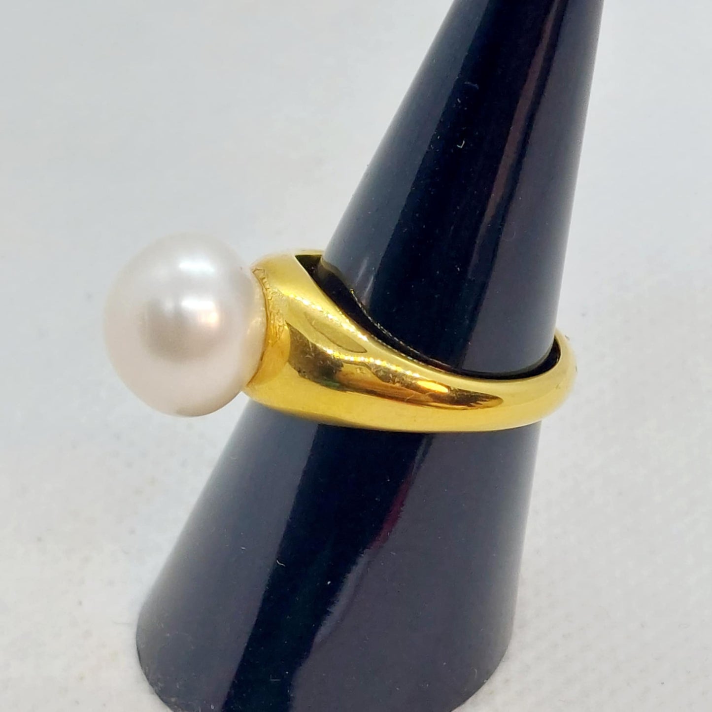 Natural Pearl Ring in Gold Plated Stainless Steel