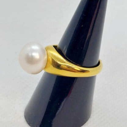 Natural Pearl Ring in Gold Plated Stainless Steel
