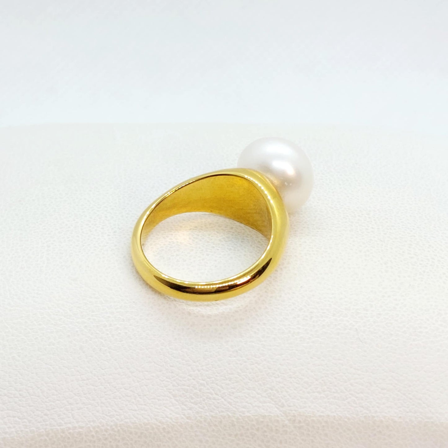 Natural Pearl Ring in Gold Plated Stainless Steel