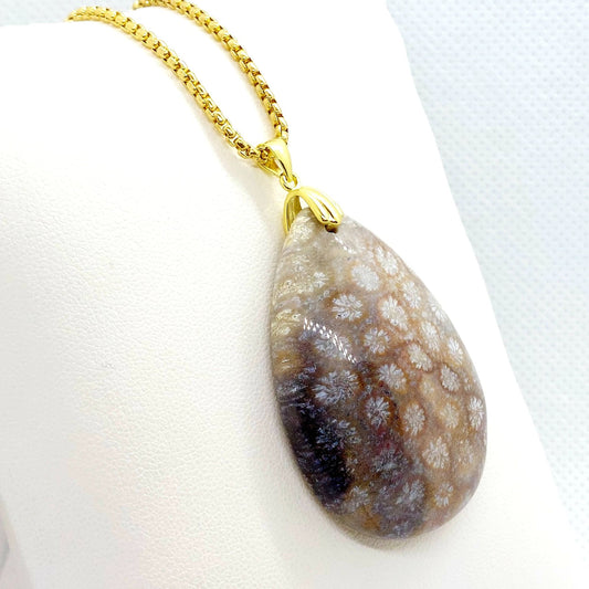 Natural White Chrysantemum Raindrop Pendant with Stainless Steel Gold Plated Chain Necklace